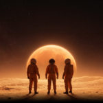 drei astronauten stehen auf einem orangenen Planenten